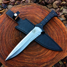 Lade das Bild in den Galerie-Viewer, RE4 Replica Knife Custom Handmade D2 Steel Full Tang Resident Evil 4 Leon Kennedy&#39;s Knife | Game Knife | free Sheath | Christmas Gift | Arham Cutlery
