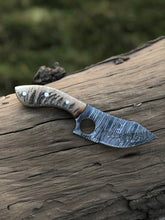 Load image into Gallery viewer, Custom handmade Damascus steel hunting Ram Horn Knife - Arham Cutlery
