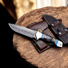 Lade das Bild in den Galerie-Viewer, Handmade Damascus Steel Custom Buffalo Horn Hunting Sport Knife
