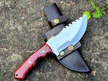 Cargar imagen en el visor de la galería, Custom D2 steel tracker knife with pine cone resin handle and leather sheath – Arham Cutlery


