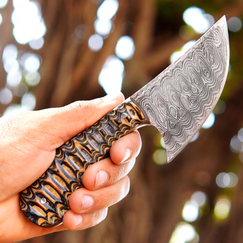 Hand Forged Damascus Steel Skinner Knife – 7" Bushcraft Hunting Knife with Pakka Wood Handle & Leather Sheath