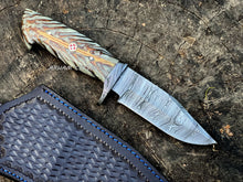Cargar imagen en el visor de la galería, Handmade Damascus steel knife with pine cone resin handle and leather sheath by Arham Cutlery
