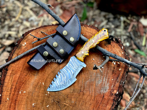Handmade Damascus Steel Tracker Knife with Pine Cone Resin Handle and Leather Sheath – Arham Cutlery