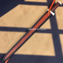Cargar imagen en el visor de la galería, Golden High Strike Damascus Viking Sword with Leather Sheath
