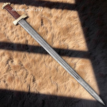 Cargar imagen en el visor de la galería, Golden High Strike Damascus Viking Sword with Leather Sheath
