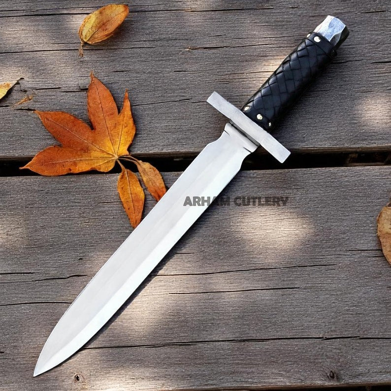 Hand-Forged J2 Steel Short Sword with Leather Sheath – 17