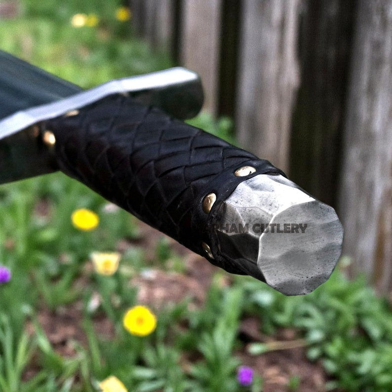 Hand-Forged J2 Steel Short Sword with Leather Sheath – 17
