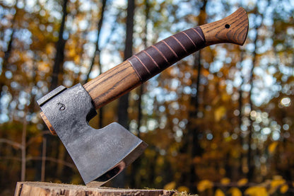 Scandinavian Short Handle Viking Axe – Handmade Finnish Bushcraft Hatchet with Leather Case Arham Cutlery