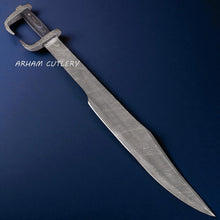 Cargar imagen en el visor de la galería, Hand-forged Spartan-style Damascus steel sword with curved blade, dark pakkawood handle, and leather sheath – Arham Cutlery
