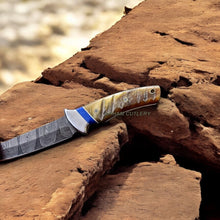 Lade das Bild in den Galerie-Viewer, Handmade Damascus Steel Hunting Knife With Leather Sheath
