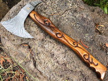 Lade das Bild in den Galerie-Viewer, Custom Handmade Damascus Steel Axe With Leather Sheath A-92 - Arham Cutlery
