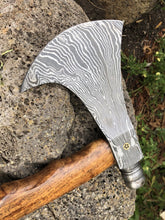 Lade das Bild in den Galerie-Viewer, Custom Handmade Damascus Steel Axe With Leather Sheath A-96 - Arham Cutlery
